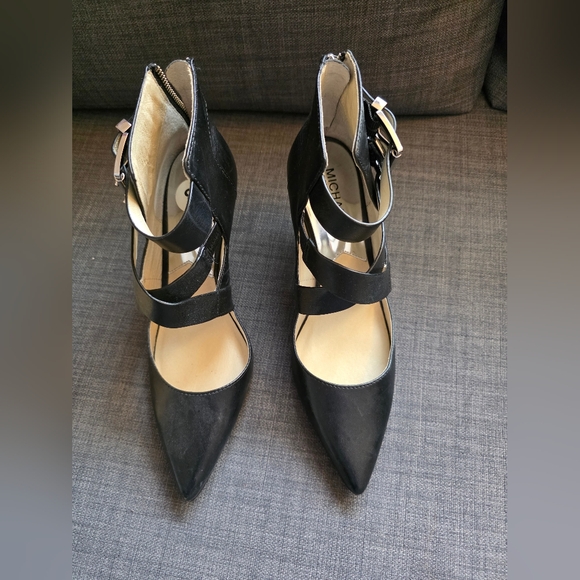 Michael Kors Black Pointed Heals. Size 8 - Picture 3 of 12